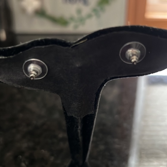 Small Faux Pearl earrings - Picture 2 of 4